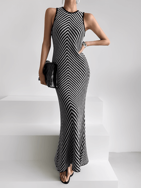 Vestido Midi em Tricô Leve com Listras Zigue-Zague Preto e Branco – Doralice