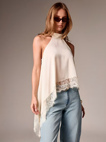 Blusa Halter Acetinada com Barra Assimétrica em Renda Delicada – Ximena