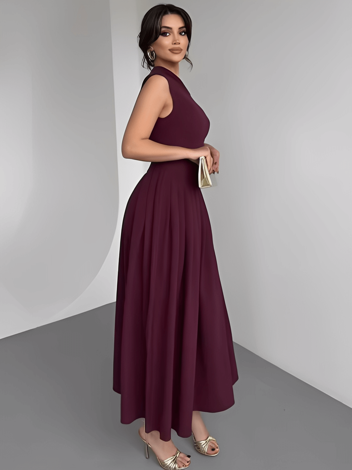 Vestido Maxi com Ombro Assimétrico e Saia Plissada Sofisticada – Luana