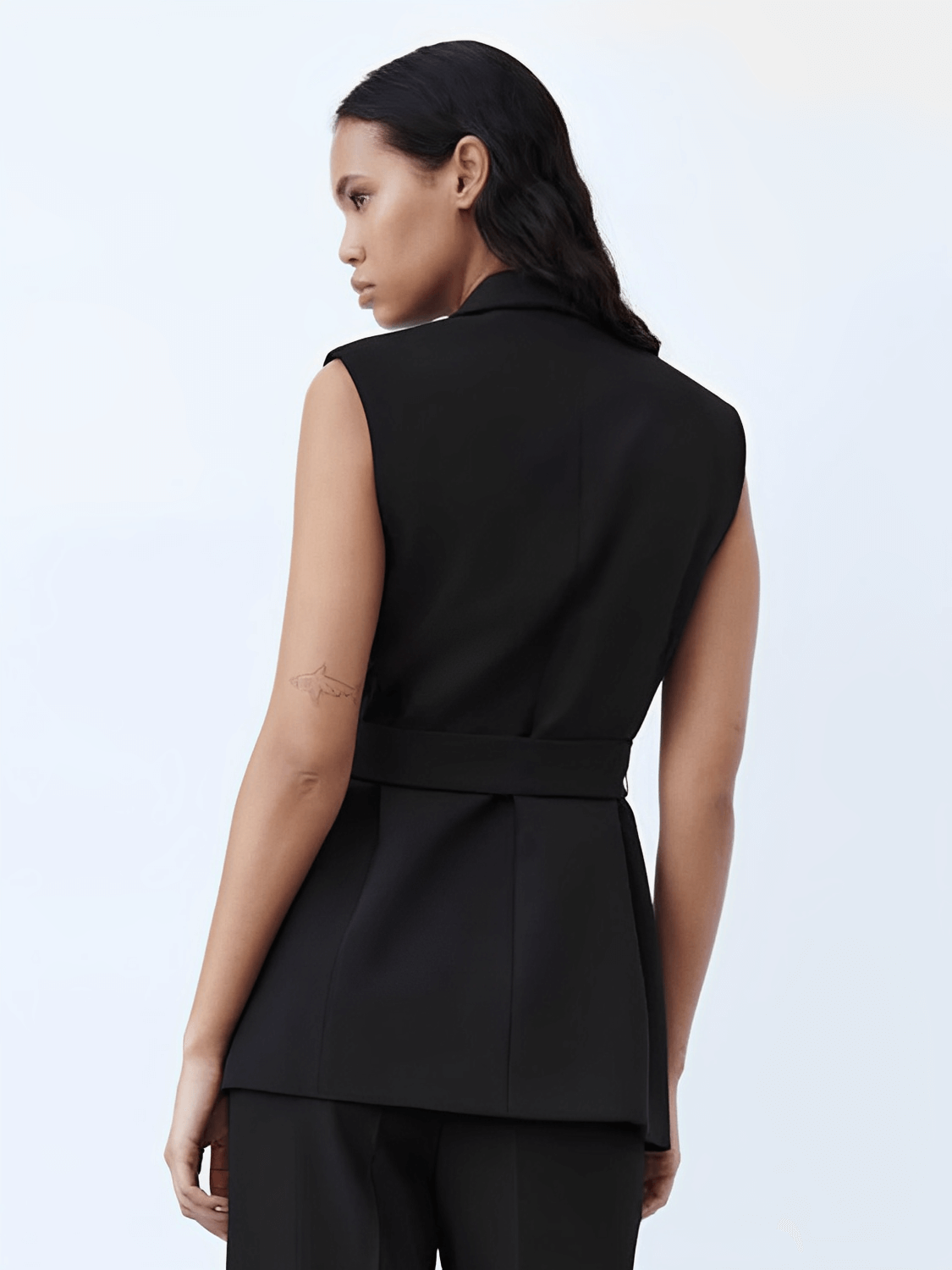 Conjunto Feminino em Alfaiataria com Colete Alongado e Acinturado por Faixa e Calça Reta de Cintura Alta - Sabine