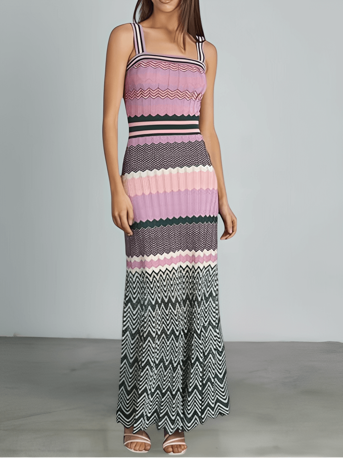Vestido Feminino Longo Estampado Trabalhado em Patchwork Geométrico com Decote Quadrado e Alças Duplas – Malika
