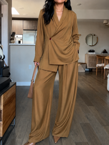 Conjunto com Blusa Envelope Assimétrica e Calça Pantalona Elegante - Ohana