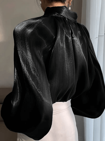 Camisa Feminina Acetinada com Manga Bufante Gola Alta e Efeito Holográfico – Thamy