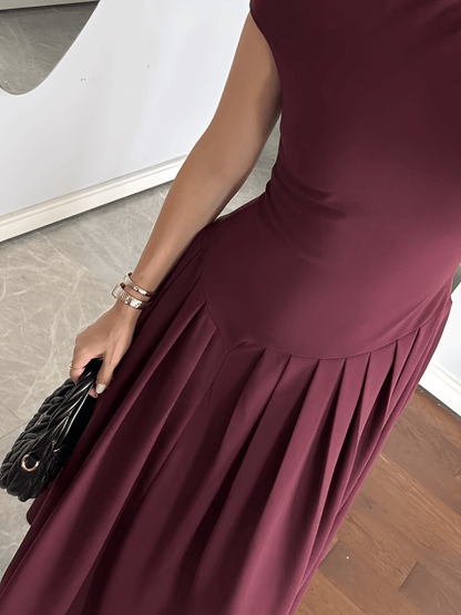 Vestido Feminino Maxi com Ombro Assimétrico e Saia Plissada – Luana