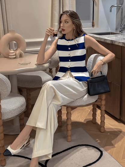 Blusa Feminina em Viscose com Listras Sofisticadas e Fechamento em Botões Dourados - Belinda