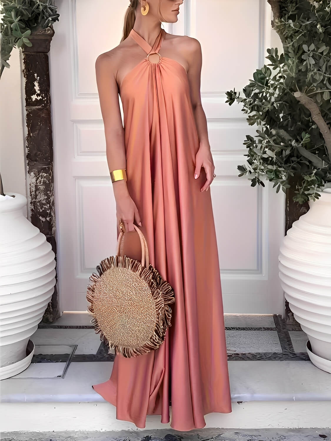 Vestido Longo Acetinado com Gola Halter e Costas Vazadas - Hailey