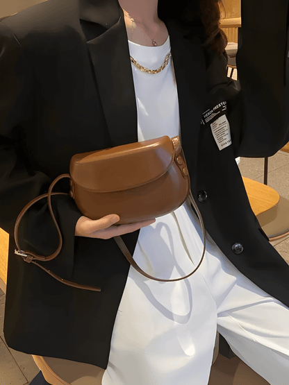Bolsa Feminina em Couro PU com Design Arredondado Fecho Magnético e Alça Regulável – Odete