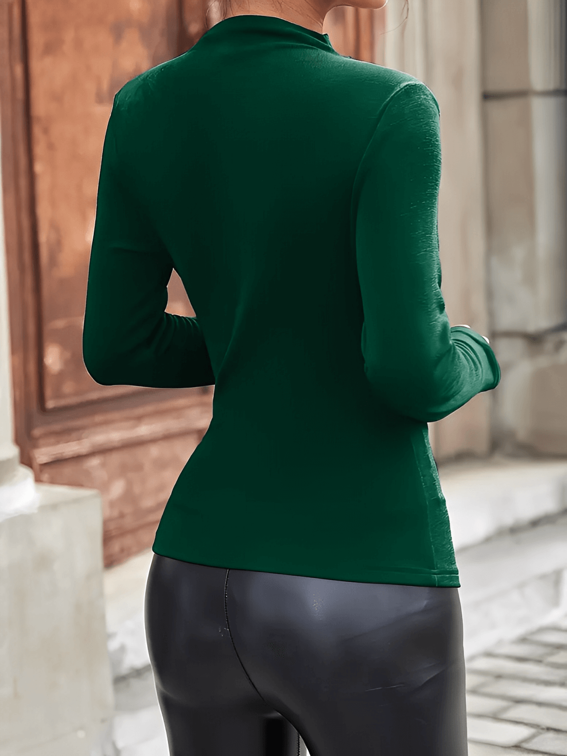 Blusa Feminina de Manga Longa com Gola Alta e Design Franzido Frontal – Layla
