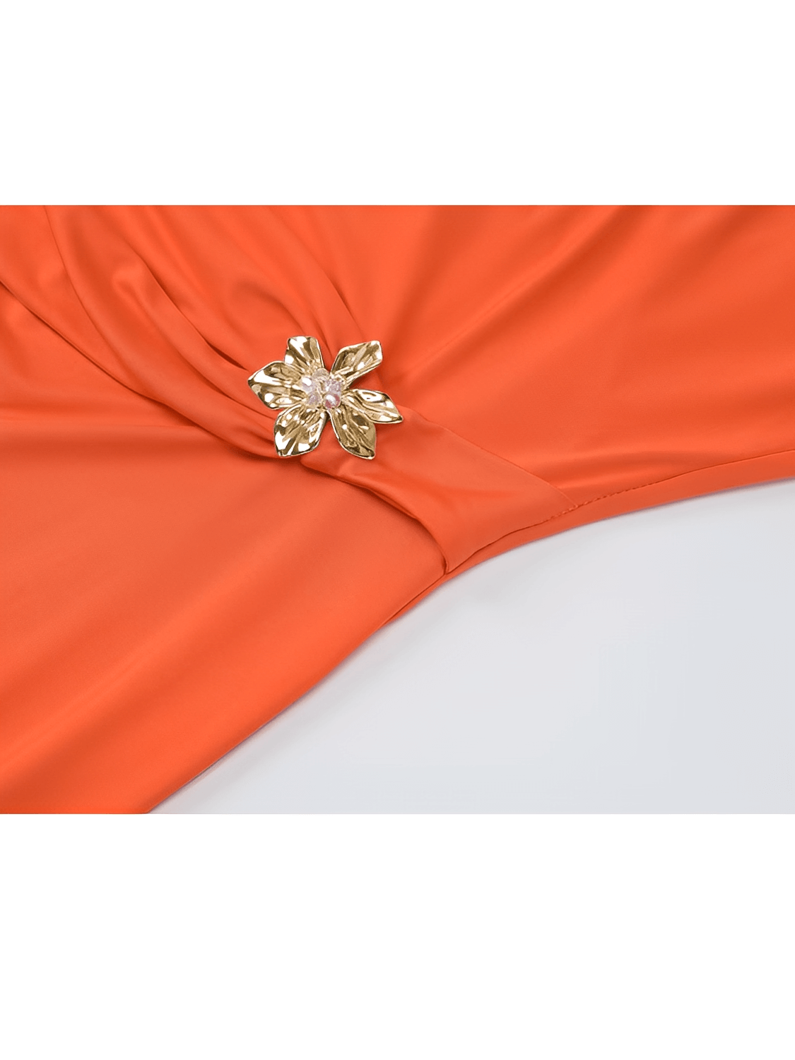 Vestido Feminino Longo com Recorte em Gota no Colo Decote U nas Costas e Flor Aplicada em Drapeado Lateral – Clementine