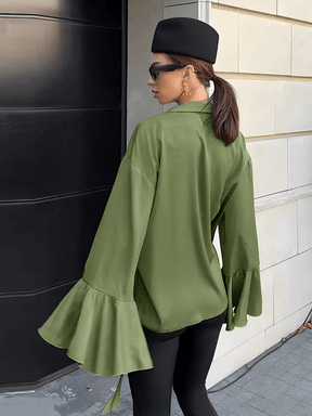 Camisa Feminina Acetinada com Gola Laço e Manga Longa Flare – Betania