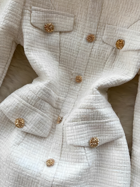 Vestido em Tweed Estruturado Levemente Evasê com Botões Dourados - Antonela
