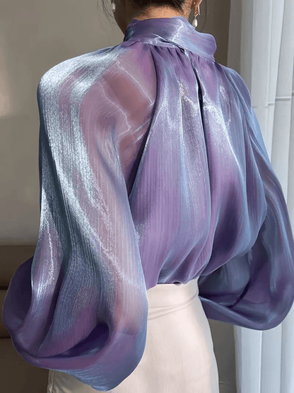 Camisa Feminina Acetinada com Manga Bufante Gola Alta e Efeito Holográfico – Thamy