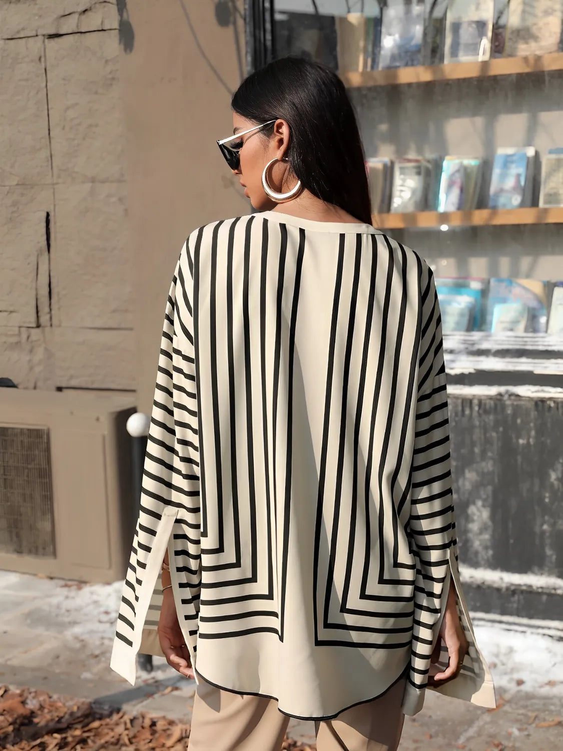 Camisa Feminina Bata Listrada com Manga Flare - Giulia