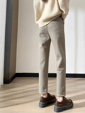 Calça Feminina Reta de Lã Caxemira com Cintura Alta e Elástico – Leda