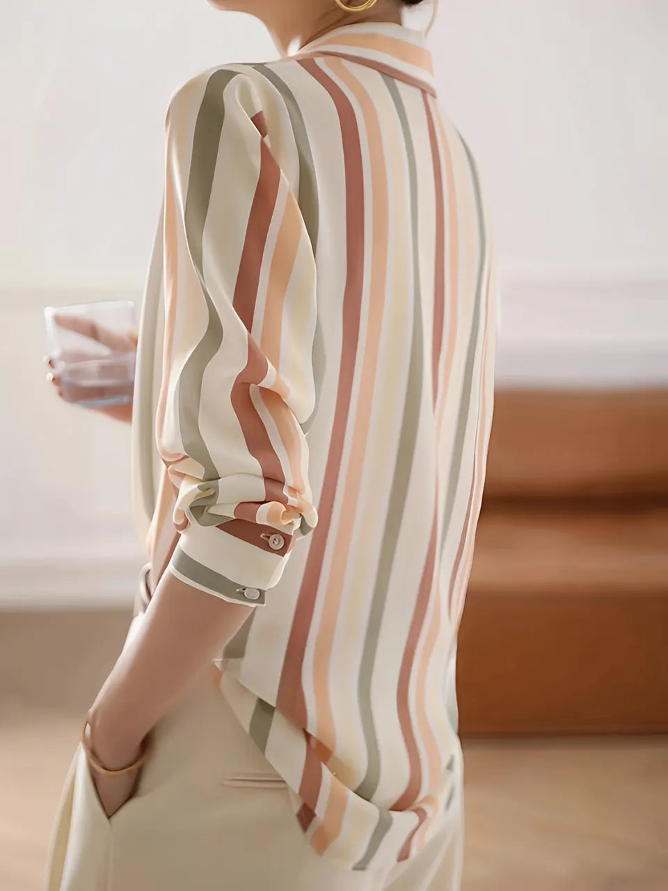 Camisa Social Listrada com Gola Clássica e Botões – Jasmine