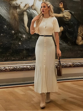 Vestido Midi de Tricô com Manga Curta e Abertura Frontal – Charlotte