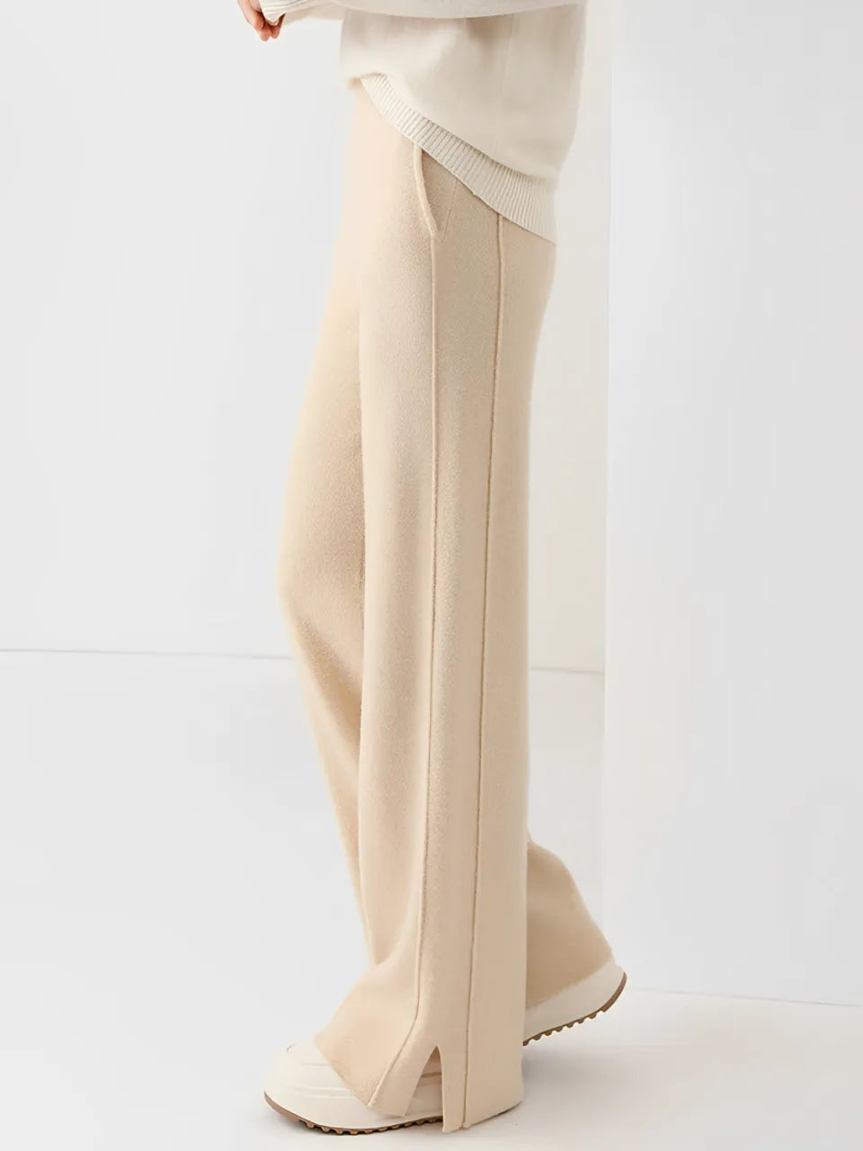 Calça Pantalona Feminina de Lã com Bolsos e Abertura na Barra – Vivian