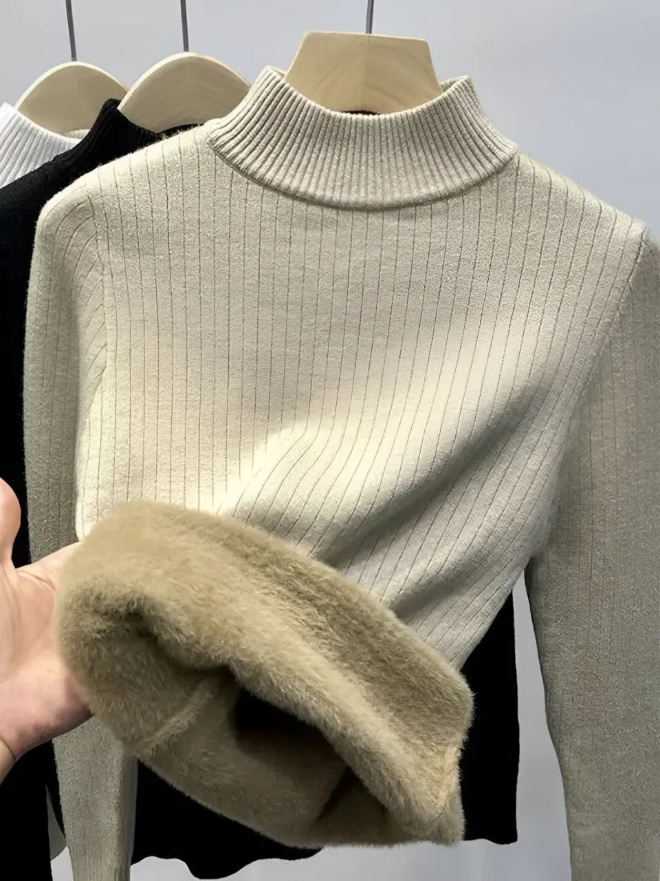 Suéter Feminino Peluciado Canelado de Algodão com Gola Alta - Melinda