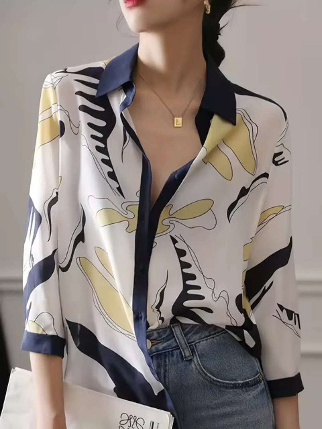 Camisa Estampada Casual com Decote em V e Botões - Elara