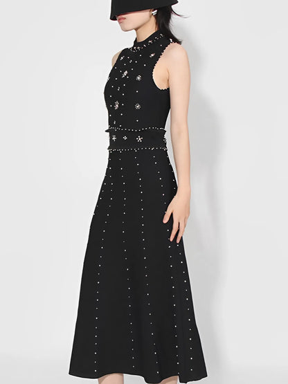 Vestido Feminino Midi Elegante com Gola Alta e Bordados em Pedraria - Penelope