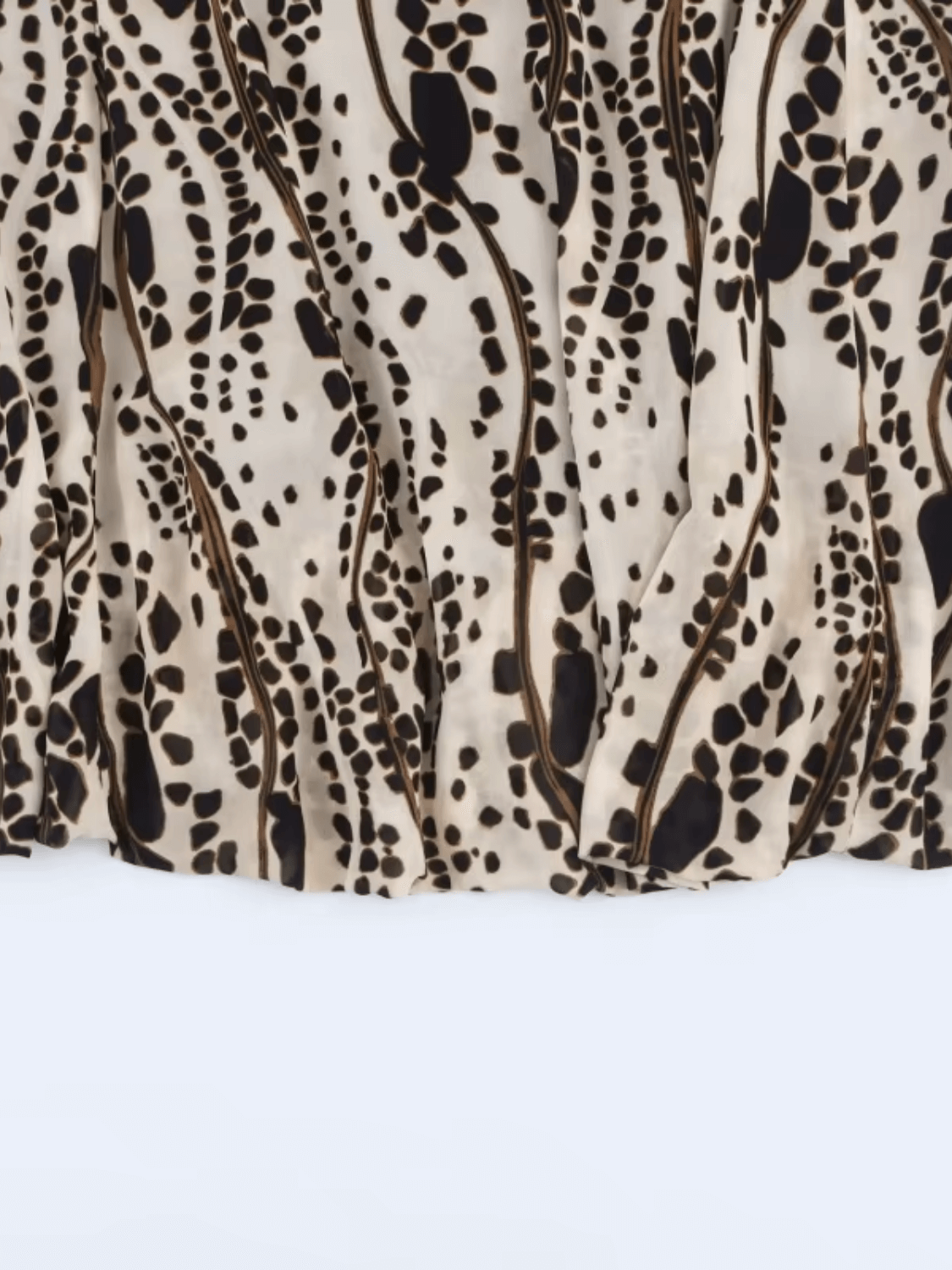 Vestido Feminino Midi em Chiffon com Estampa Animal Print Amarração no Pescoço e Costas Vazadas – Lana