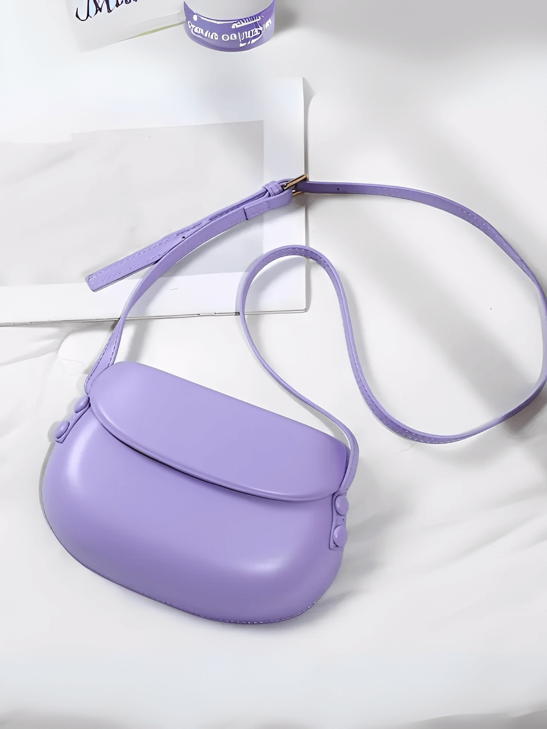 Bolsa Feminina em Couro PU com Design Arredondado Fecho Magnético e Alça Regulável – Odete