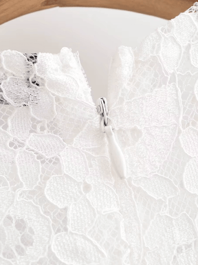 Vestido Midi em Renda Texturizada com Flores Acinturado – Carlota