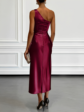 Vestido Acetinado com Decote Assimétrico e Drapeado Escultural -  Penelope