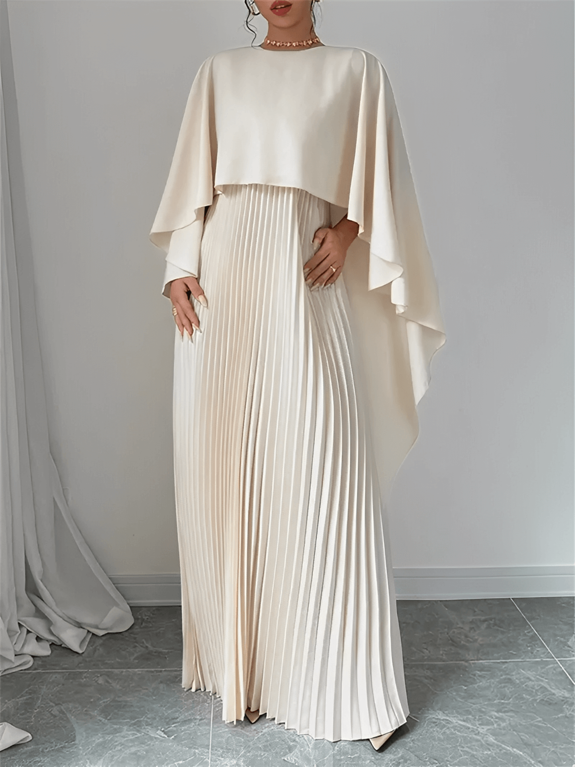 Vestido Longo de Festa Plissado com Capa Peplum Embutida – Loren