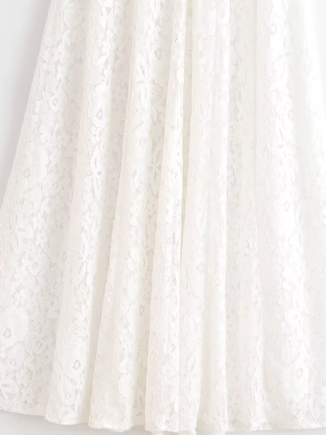 Vestido Feminino Midi em Renda Texturizada com Flores Acinturado e Acabamento Delicado  – Carlota