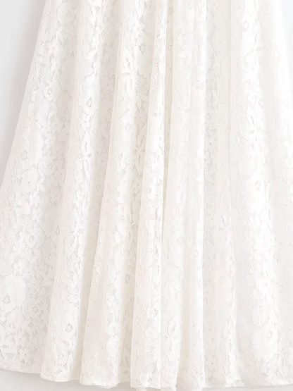 Vestido Feminino Midi em Renda Texturizada com Flores Acinturado e Acabamento Delicado  – Carlota