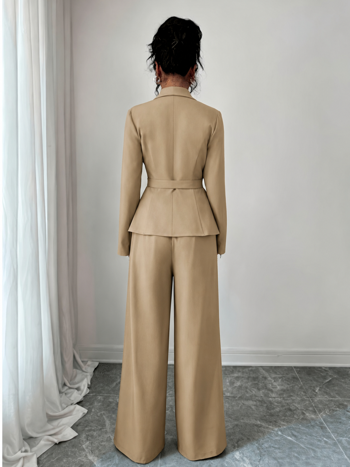 Conjunto Alfaiataria com Blazer Peplum Acinturado e Calça Pantalona- Loreta