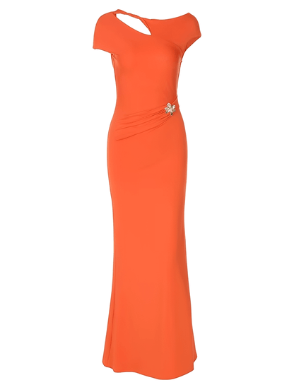 Vestido Feminino Longo com Recorte em Gota no Colo Decote U nas Costas e Flor Aplicada em Drapeado Lateral – Clementine