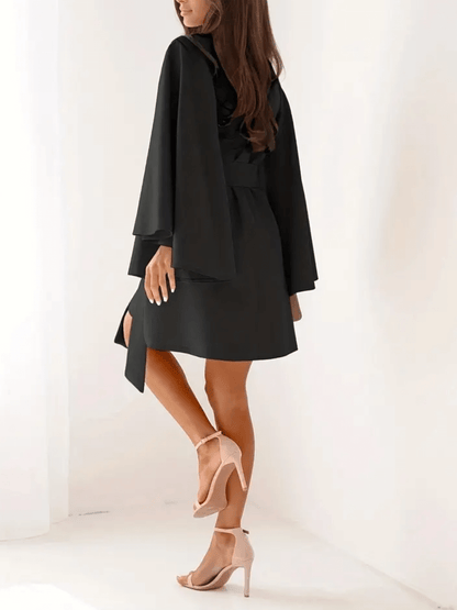 Vestido Feminino Curto Elegante com Mangas Sino e Faixa para Amarração na Cintura – Mavie