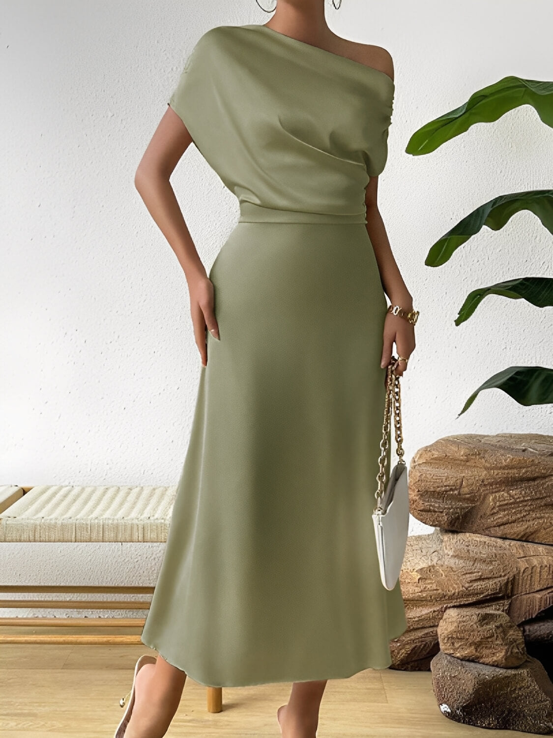 Vestido Midi Acetinado Acinturado com Decote Assimétrico Drapeado - Cleo