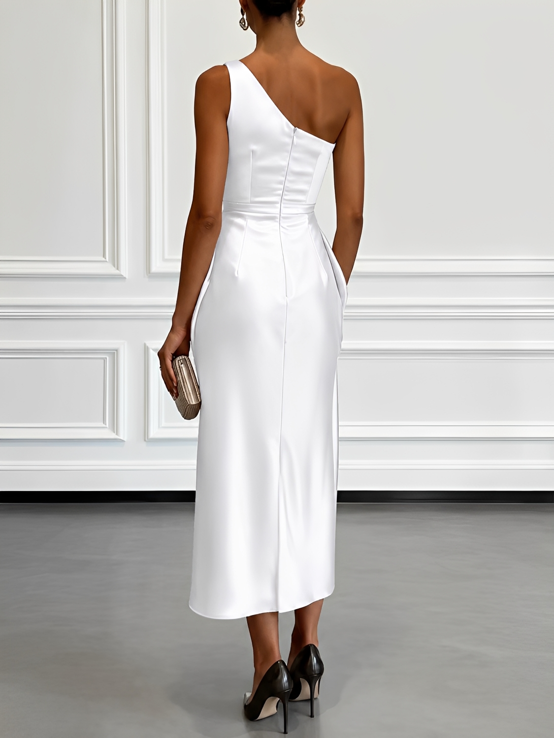 Vestido Acetinado com Decote Assimétrico e Drapeado Escultural -  Penelope