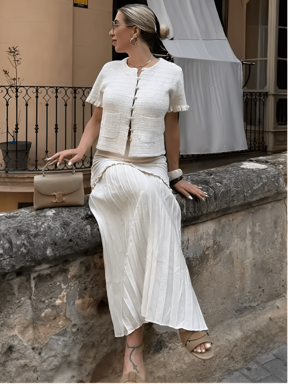 Conjunto Feminino em Tweed Texturizado com Blusa de Mangas Curtas Bolsos e Saia Longa Plissada em Duas Camadas - Suiany