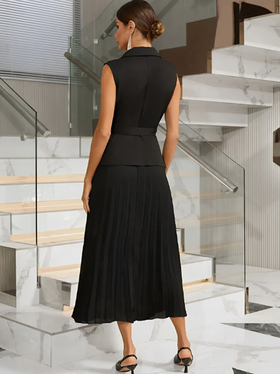 Vestido Midi de Alfaiataria Sem Mangas com Decote V Plissado – Simona