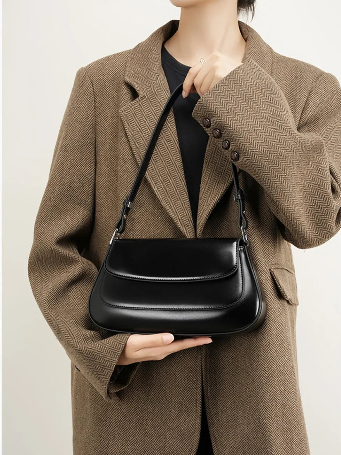 Bolsa Baguete Tiracolo em Couro Genuíno com Alça Ajustável – Briana