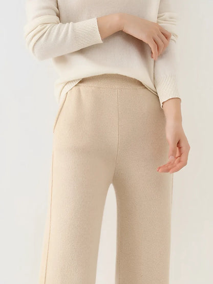 Calça Feminina Pantalona de Lã com Bolsos e Abertura na Barra - Vivian