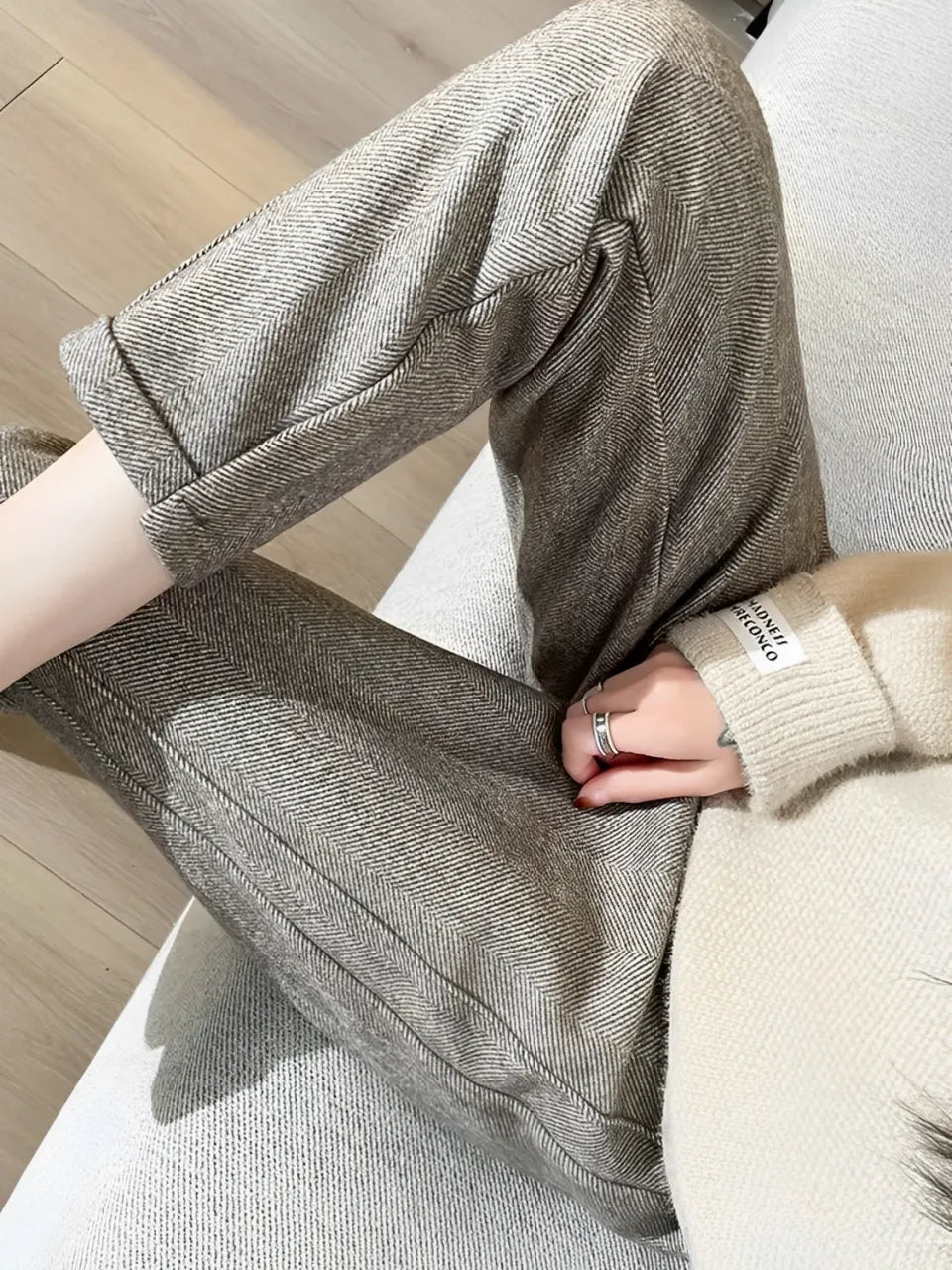 Calça Feminina Reta de Lã Caxemira com Cintura Alta e Elástico – Leda