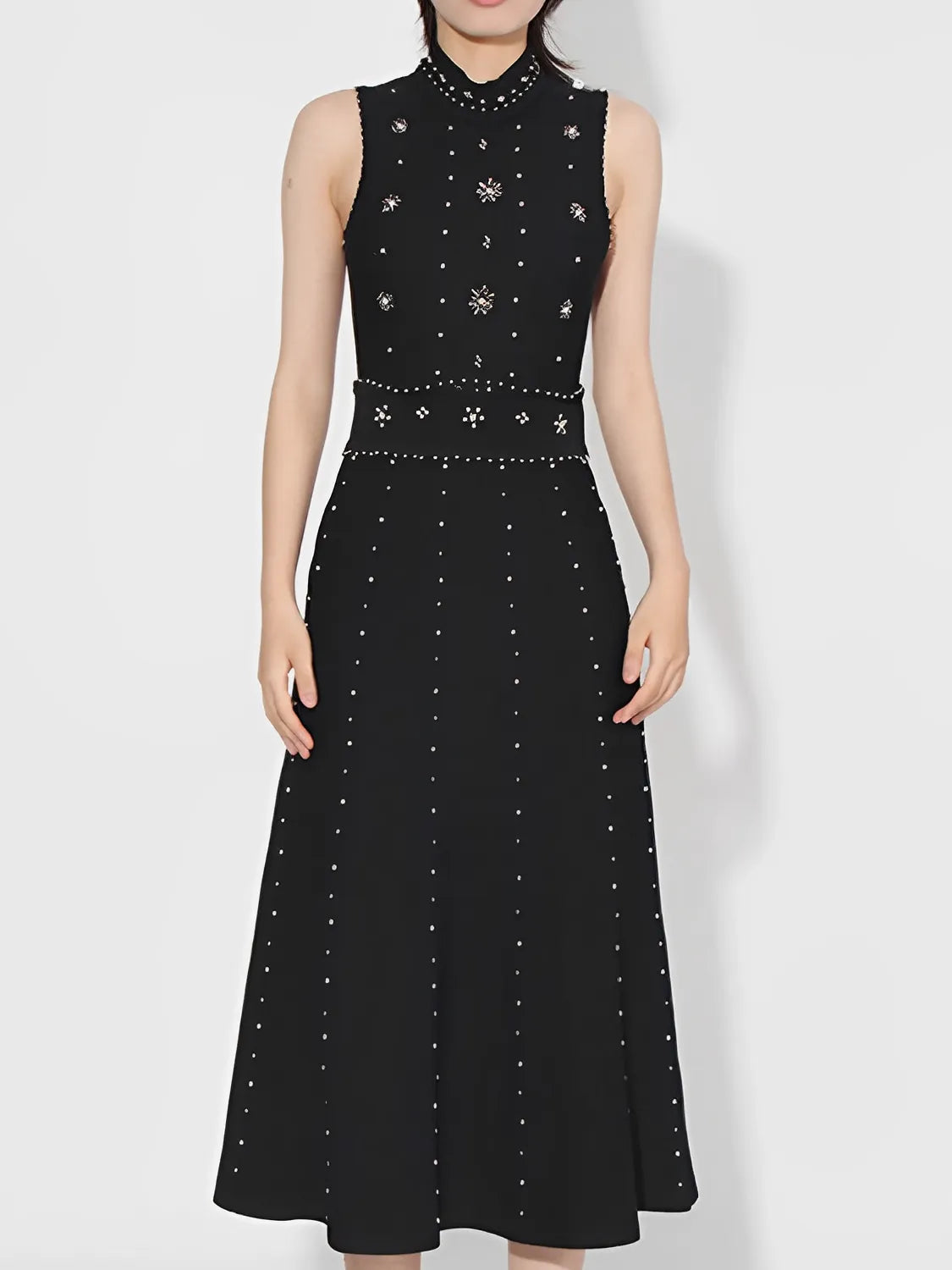 Vestido Feminino Midi Elegante com Gola Alta e Bordados em Pedraria - Penelope