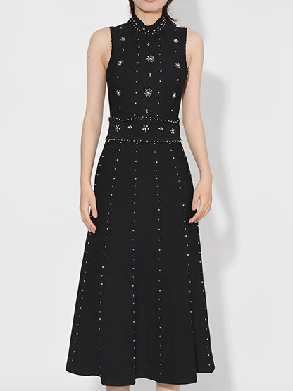 Vestido Feminino Midi Elegante com Gola Alta e Bordados em Pedraria - Penelope