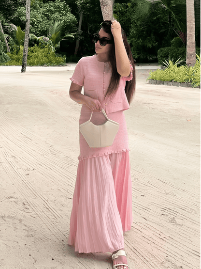 Conjunto Feminino em Tweed Texturizado com Blusa de Mangas Curtas Bolsos e Saia Longa Plissada em Duas Camadas - Suiany
