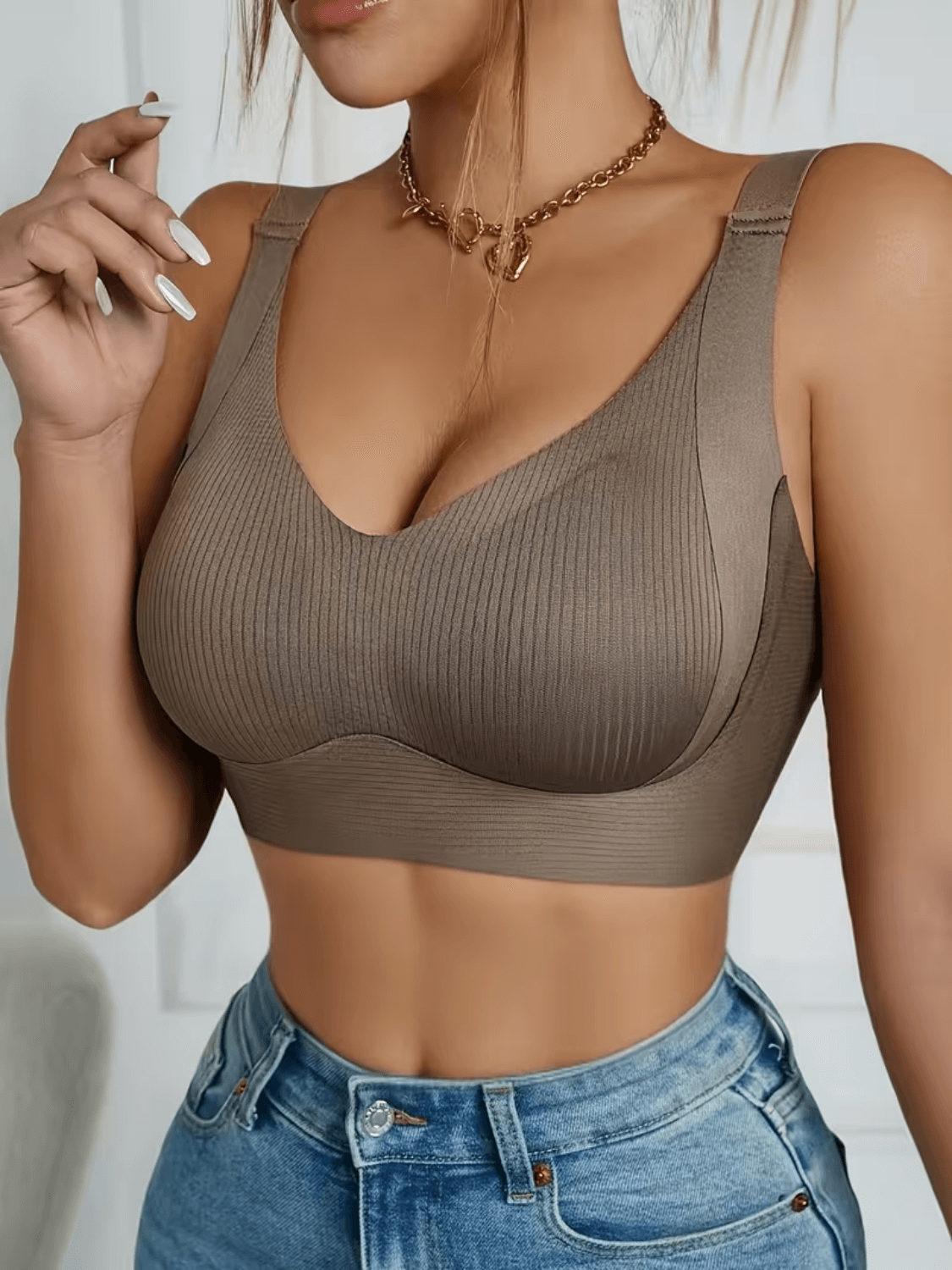 Sutiã Top com Alças Largas Decote V Efeito Lifting de Alta Sustentação com Bojo – Anabela