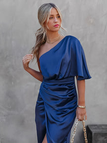 Vestido Midi Acetinado Drapeado Assimétrico Ombro Manga Única  – Núbia