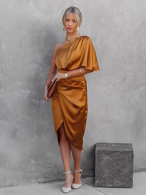 Vestido Midi Acetinado Drapeado Assimétrico Ombro Manga Única  – Núbia