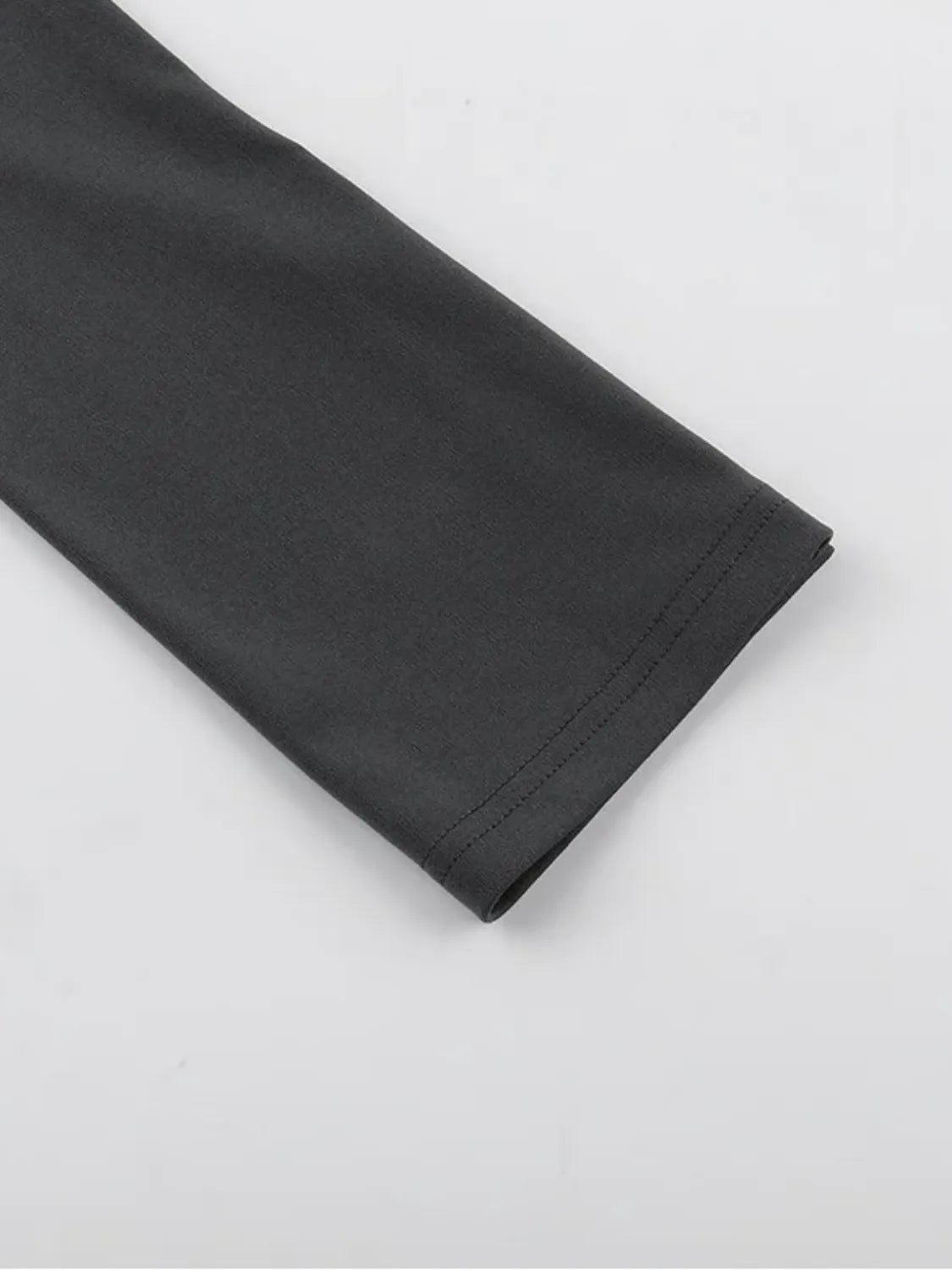 Vestido Feminino Curto de Alfaiataria com Mangas Longas Flare e Bolsos - Paloma