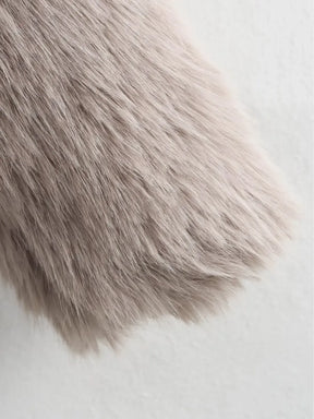 Casaco Feminino Peluciado de Pele Sintética com Bolsos - Margot