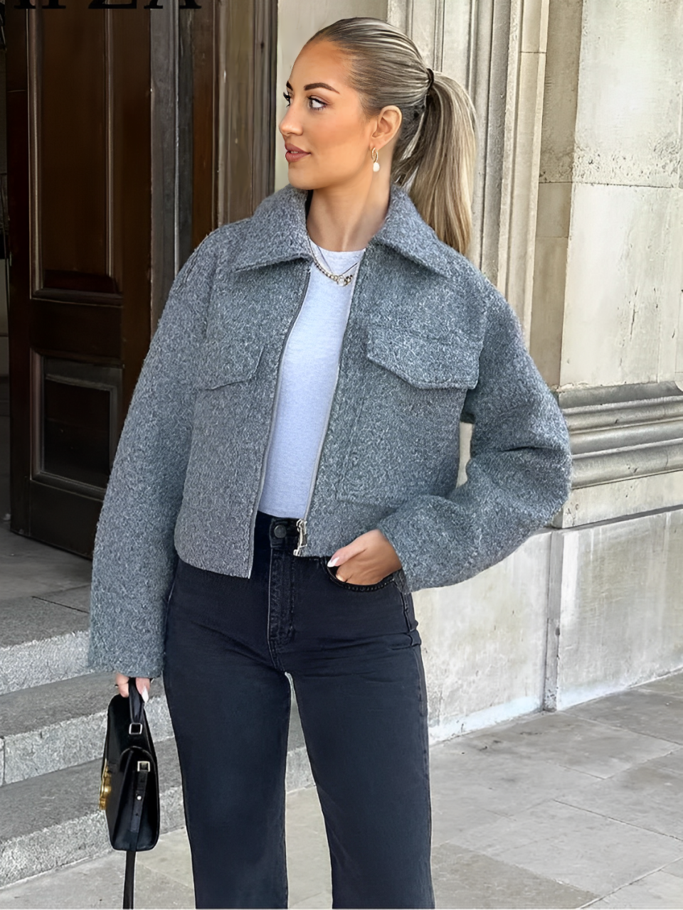 Jaqueta Feminina Bomber de Lã com Bolsos e Zíper - Jessy